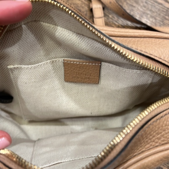 Pebbled Calfskin Small Soho Disco Bag Camelia - Picture 3 of 5